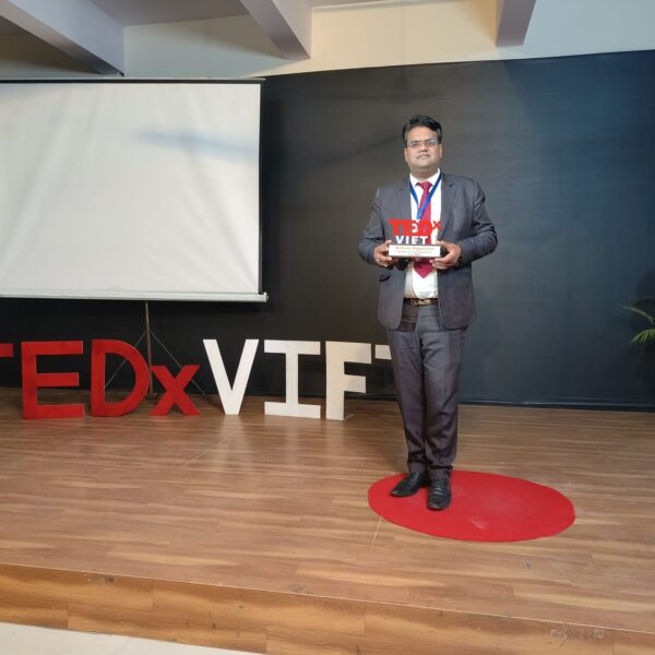 Ashish Kumar Agarwal – Entrepreneur and Business Mentor delivering keynote speech