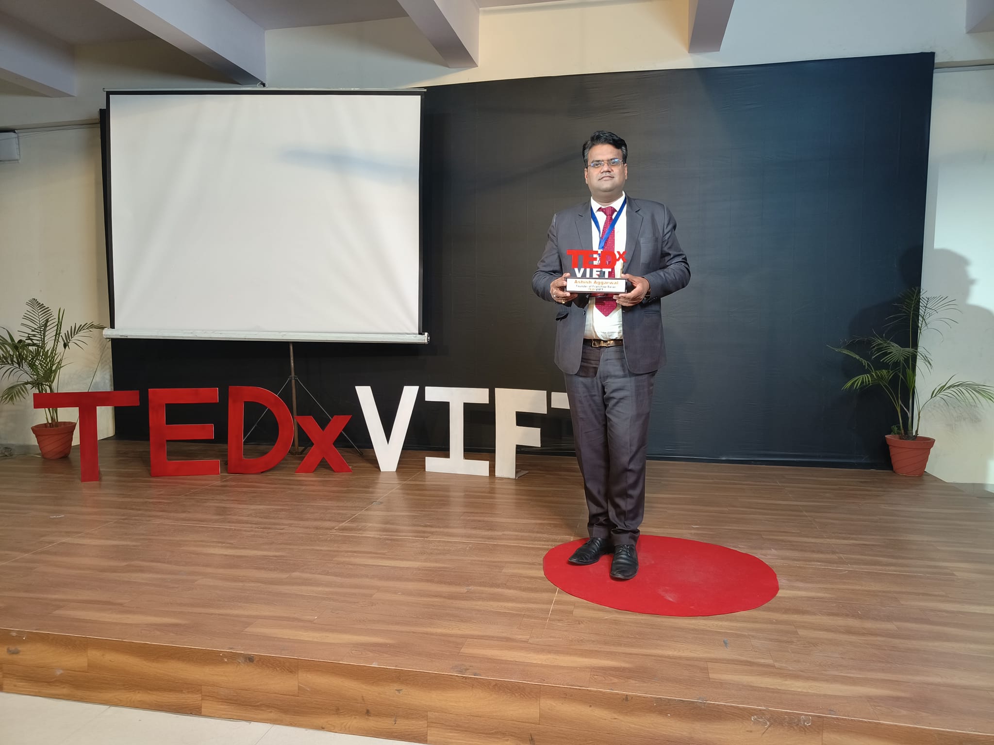Ashish Kumar Agarwal – Entrepreneur and Business Mentor delivering keynote speech
