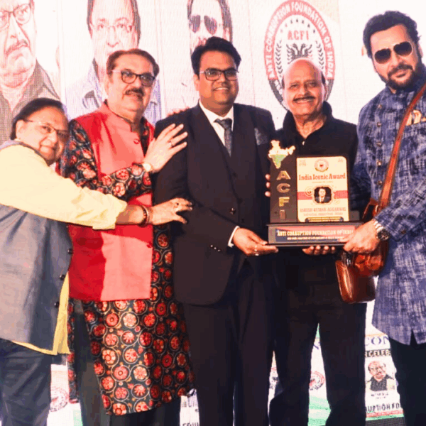 Ashish Kumar Agarwal posing with a famous Bollywood villain